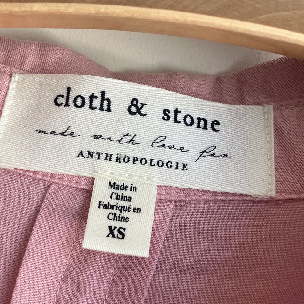 ANTHROPOLOGIE Cloth & Stone Pink Frayed Ruffle Shoulder Button Down Size XS - Picture 2 of 7